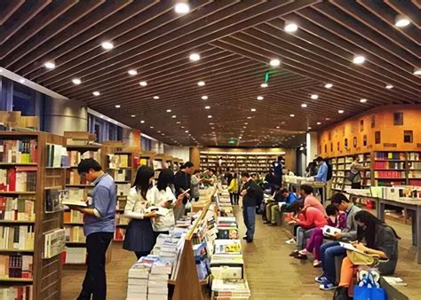 “开书店又不赚钱，为什么要开呢？”| 世界读书日|界面新闻 · 文化