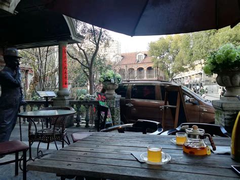 上海多伦路文化名人街老电影咖啡馆高清图片下载-正版图片501043870-摄图网