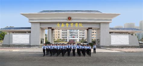 现场回顾｜香港警察学院举行升旗仪式_凤凰网视频_凤凰网