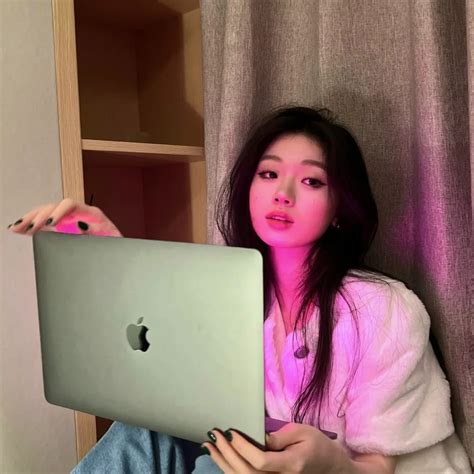 单依纯头像图片