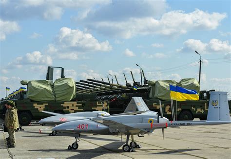 乌克兰完成新引进土耳其察打一体无人机测试