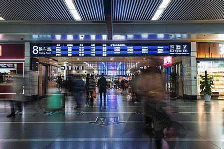 杭州：铁路迎来春节返程高峰 火车站内外人山人海-人民图片网