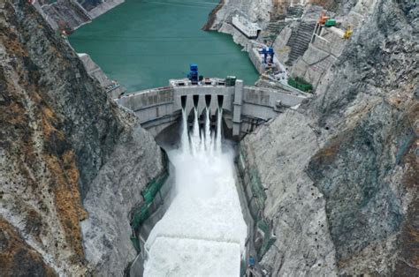 国家清洁能源重大工程、国内首个百万千瓦级EPC水电项目--雅砻江杨房沟水电站并网发电