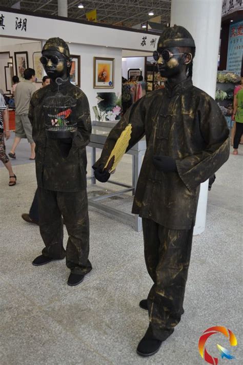 活体雕塑演出图片