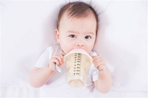 婴儿混合喂养的方法（如何为宝宝进行混合喂养）-幼儿百科-魔术铺