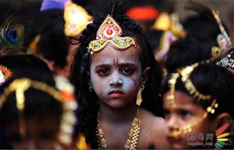 印度儿童庆祝克利须那神诞辰(2)_旅游摄影-蜂鸟网