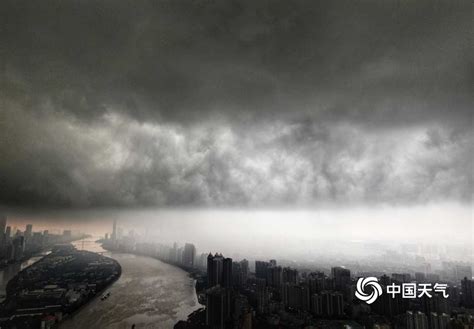 广州乌云翻滚 再现“一秒黑天”-天气图集-中国天气网