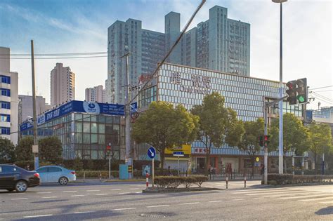上海农商银行静安支行新址开业，一站式提供普惠、企业和零售等金融服务