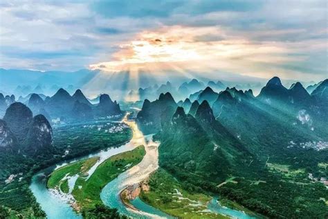 蓝天白云下的广西桂林城市航拍高清图片下载-正版图片506949445-摄图网