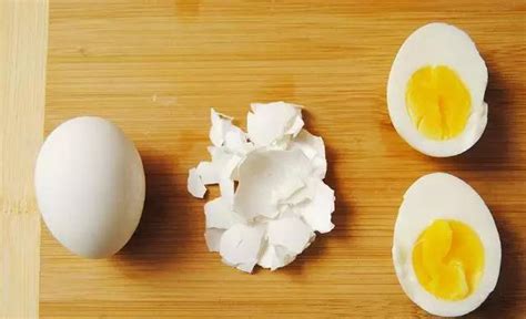去壳的熟鸡蛋能不能放微波炉 - 业百科