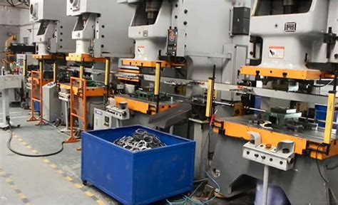 行业应用 | 新型R-2000iC/100P机器人如何提升1000吨级冲压自动化生产线效率