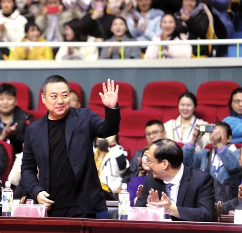 官宣！刘国梁当选国际乒联副主席，大合影站C位，一人身兼三职_凤凰网