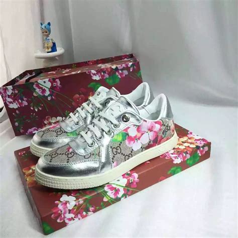 Gucci 576963 DRW00 9522 白色 Rhyton系列 女士 Gucci 草莓印花运动鞋 - 顶奢网