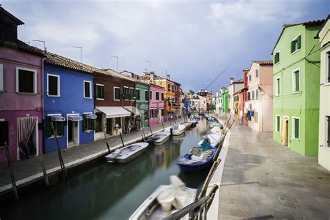 意大利威尼斯附近的博拉诺岛上的彩色房子高清图片下载-正版图片300860103-摄图网