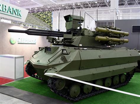 解放军新款6×6轮式步战车亮相，配备无人遥控炮塔！|步兵战车|解放军|炮塔_新浪新闻
