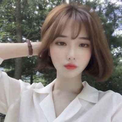 非主流短发女生微信头像