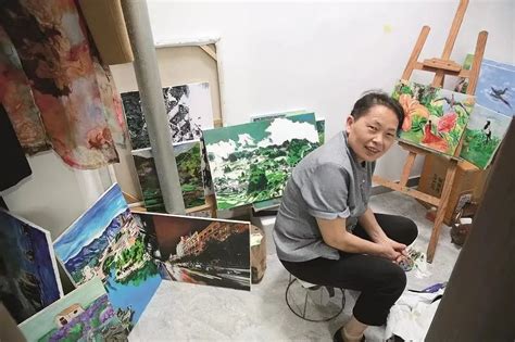 是“月亮”也是“六便士”：保洁员50岁开始学画，靠卖画买了一辆汽车_澎湃号·政务_澎湃新闻-The Paper
