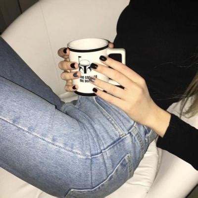 温柔锁骨女生头像