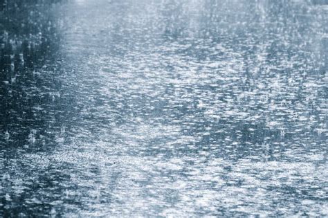 夏天的雨后-车窗上的雨水高清图片下载-正版图片500444722-摄图网