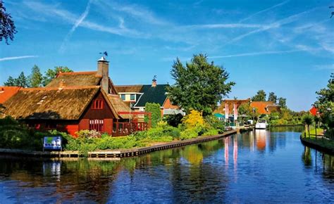 在荷兰阿姆斯特丹上空美丽的日出高清图片下载-正版图片502558409-摄图网