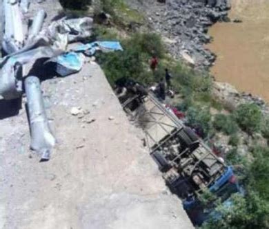 西藏尼木县载有40多人大巴坠崖 乘客生死未卜|交通事故 - 驾照网