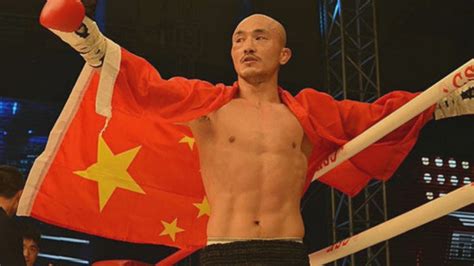 武僧一龙唤醒民族血性，击溃播求将成中国最伟大拳王