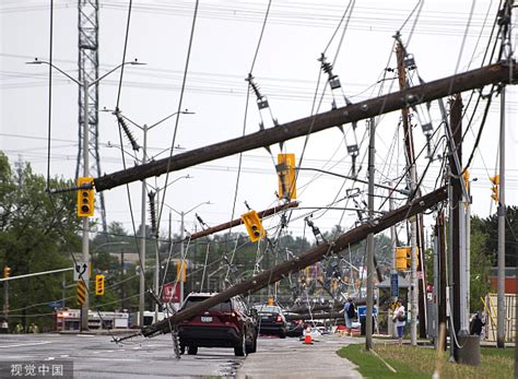 风暴席卷加拿大东部致8死：大批电线杆折断 50万人遭断电