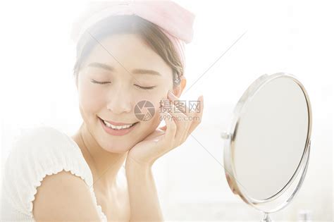 美女面部护肤保养保湿高清图片下载-正版图片501690386-摄图网