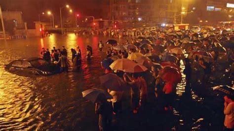 京城暴雨多处立交桥积水 800多辆汽车被水淹-新闻中心-南海网