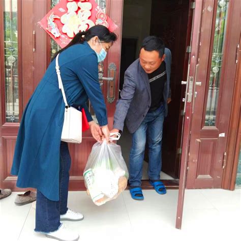 郸城：戴上红袖章就是服务市民的“疫”战士-中华龙都网-周口报业传媒集团主办 河南省重点新闻网站