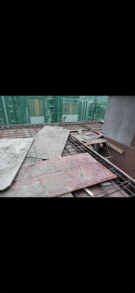 19层屋顶违建，对整栋楼构成安全隐患 - 游仙区委书记 - 绵阳市 - 四川省 - 领导留言板 - 人民网