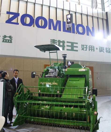 农机界“奔驰”“宝马”亮相新疆农业机械展会-去展网
