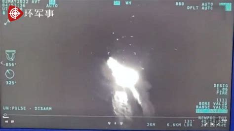 无人机偷袭战术再次得手！乌军TB2无人机在蛇岛袭击两艘俄军猛禽快艇，将对方化作火球_腾讯视频