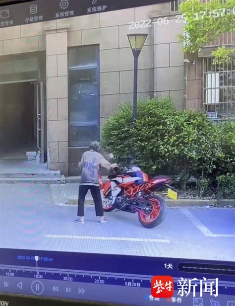 最新进展！上海老人推倒摩托车一案，涉事老人已被逮捕_手机搜狐网