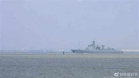 神15返程期，美加军舰驶入台湾海峡，我军舰137米横切逼美舰改道