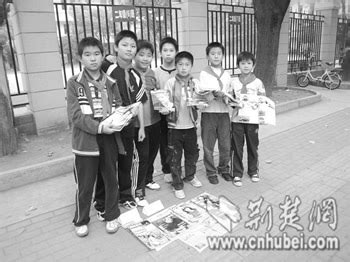 武汉一小学400学生上街练摊挣钱 家长无一反对 世相万千 烟台新闻网 胶东在线 国家批准的重点新闻网站