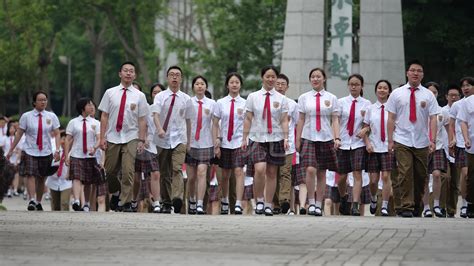 奋斗是青春最亮丽的底色……新时代中国青年要勇做走在时代前列的奋进者、开拓者、奉献者|山东省|五四青年节_新浪新闻