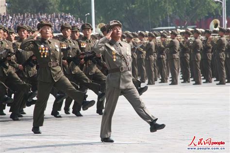 高清：朝鲜举行阅兵式和群众游行庆祝建国65周年【8】--国际--人民网
