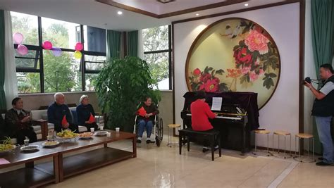 万寿养老中心透露老人弹钢琴鲜为人知的几点好处_宜昌万寿老年颐养中心