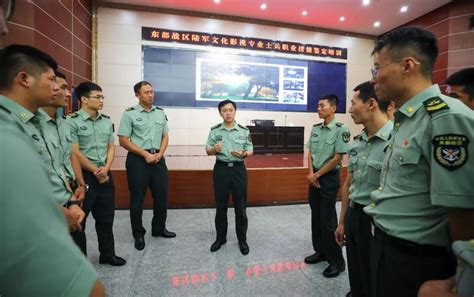 教官队列表演 重燃军旅之梦-北京物资学院新闻中心