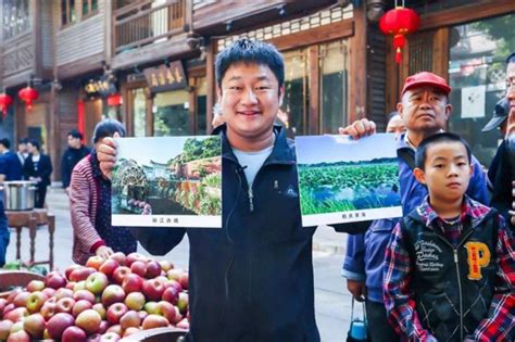 抖音达人化身嗨学体验官，空降新华引爆直播间_新华互联网科技