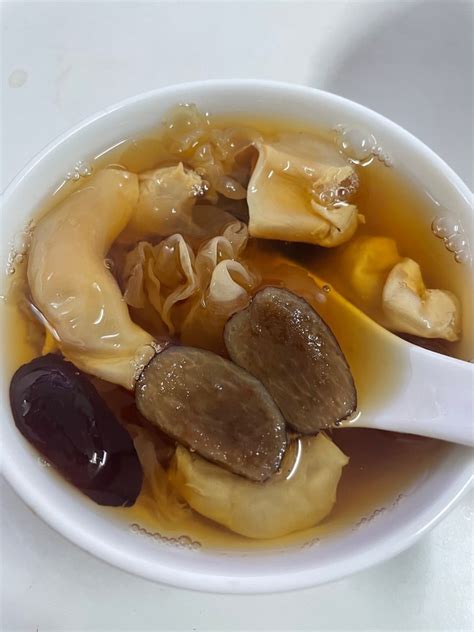 海参（球参）鱼胶养生汤的做法_菜谱_香哈网