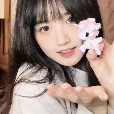 温柔爆炸的女生头像