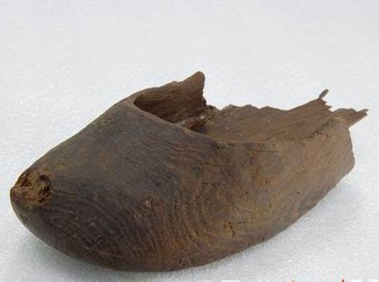 韩国发现古代储水设施 出土木鞋木尺等文物