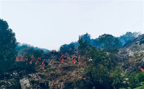 凉山越西近400人扑救森林大火 4个起火点已经灭了3个_凤凰网