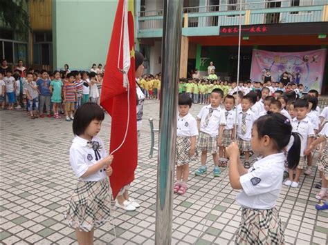 全市中小学生升旗仪式举行