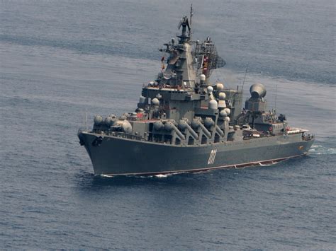 俄军战舰在大西洋解救一艘遭劫持货轮，直升机载突击队现身时海盗闻风而逃