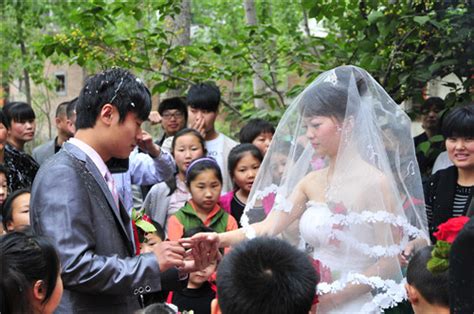 在人间 | 中国式乡村婚礼__凤凰网