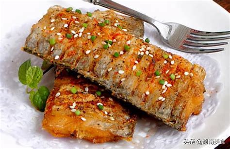 大厨教你干炸带鱼的诀窍，外酥里嫩，金黄焦脆，骨头都能嚼着吃