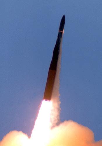 日本先进卫星，在67万米高空专盯洲际导弹发射，在太平洋上空爆炸